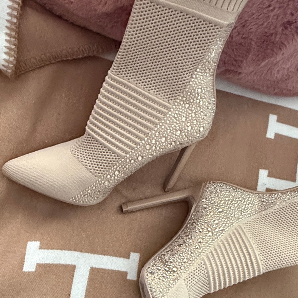 Steve Madden Maroon Textured Heeled Boots